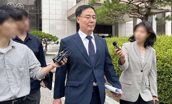 '아들 특혜채용' 김세환 전 선관위 사무총장, 1심서 징역 2년
