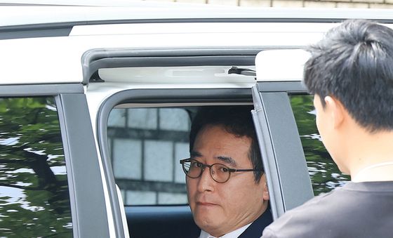 차량 탑승하는 전무곤 전 대검 기조부장