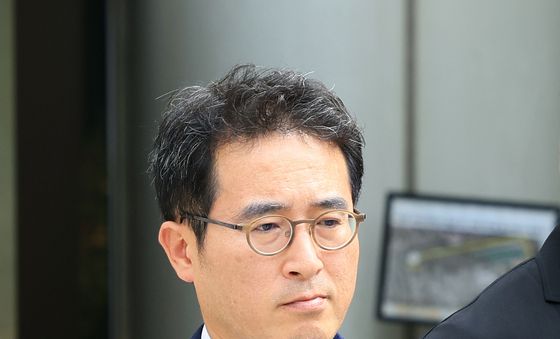 법정 나서는 전무곤 전 대검 기조부장