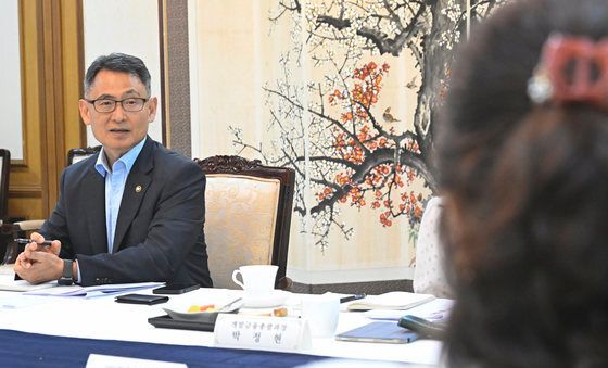 AI 융합 국제개발 자문위원회 회의 주재하는 허장 차관