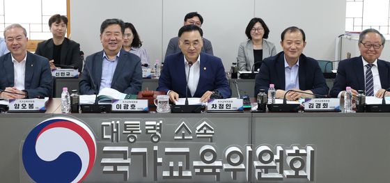 '교육은 즐겁게'…국가교육위원회 7차회의