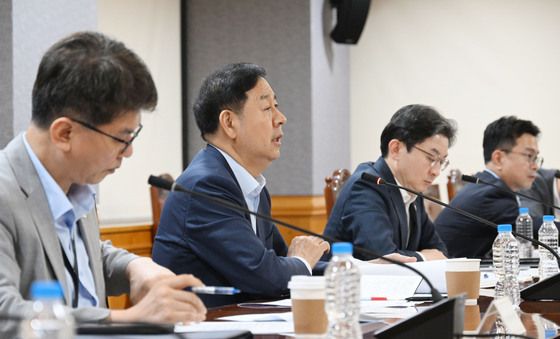 시장상황 점검회의 주재하는 구윤철 부총리