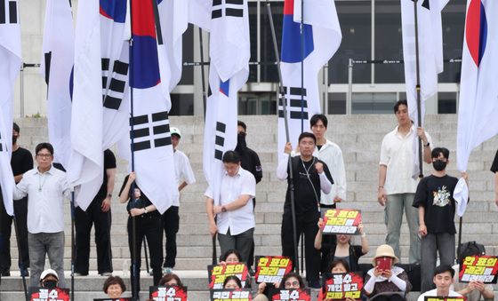 기념 촬영하는 장동혁 대표