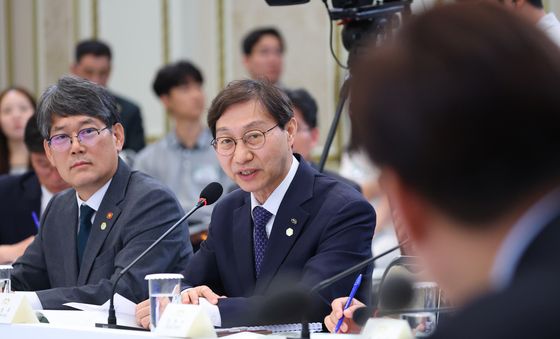 업무보고 하는 김성주 이사장
