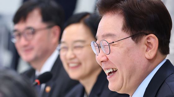 미소 짓는 이재명 대통령