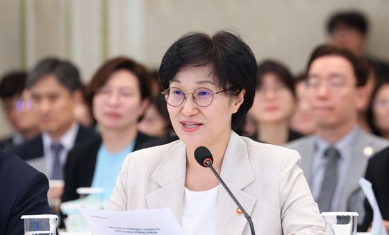 업무보고 하는 원민경 장관