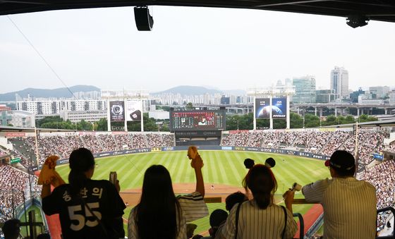 프로야구 후반기 첫 경기 시작