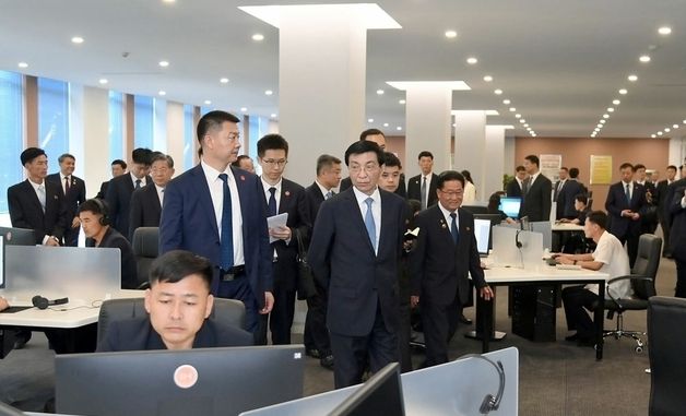 북중 당 교류…왕후닝, 노동당 간부학교 방문