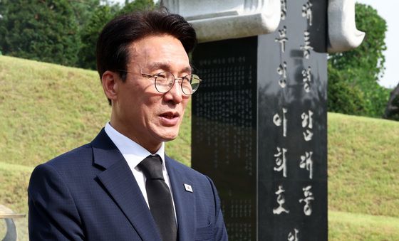 김대중 묘역 참배 후 발언하는 김민석 전 국무총리