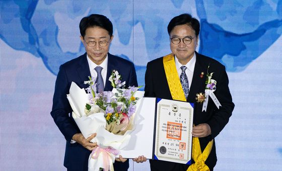 우원식 전 국회의장, 국민훈장 무궁화장 전수
