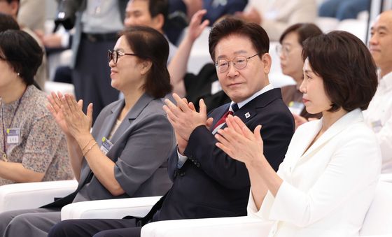 박수 치는 이재명 대통령 부부
