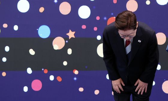 인사하는 이재명 대통령