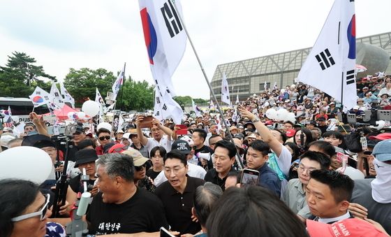 올림픽공원 시위 현장 찾은 장동혁 대표