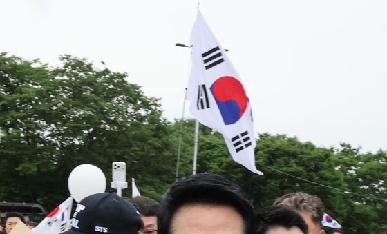 장동혁 국민의힘 대표, 송파구 개표소 시위 현장 도착
