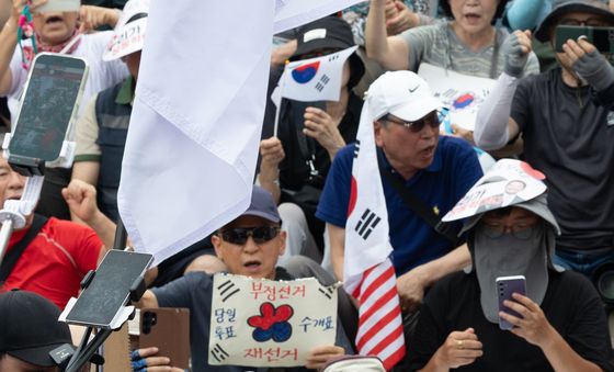 '개표소 봉쇄시위' 현장 찾은 장동혁 대표