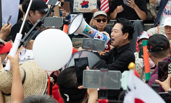 '개표소 봉쇄시위' 현장 찾은 장동혁 대표