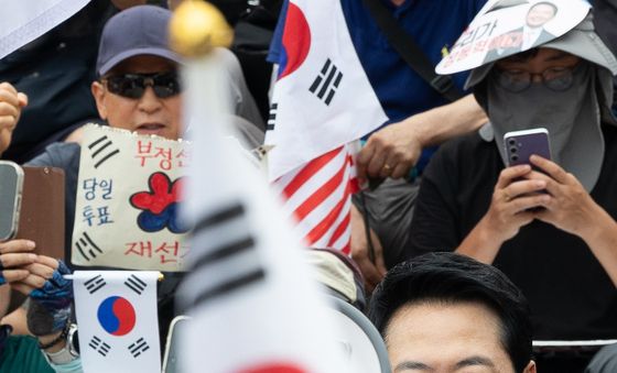 개표소 봉쇄 시위 찾은 장동혁