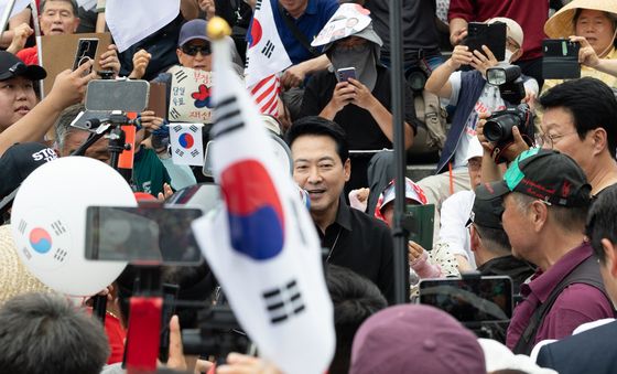 개표소 봉쇄 시위 찾은 장동혁