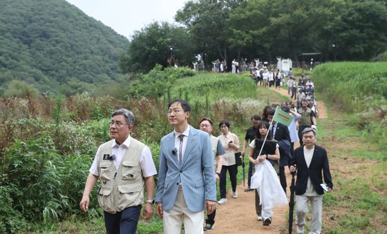 반구대 암각화 찾은 김상욱·허민
