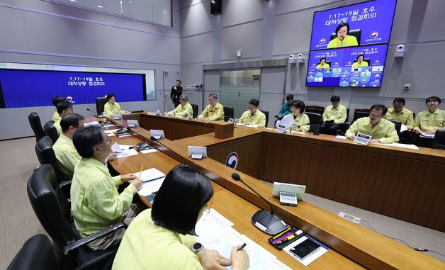 호우 대처상황 점검회의 주재하는 한성숙 국무총리