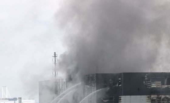 24시간 넘게 검은 연기 치솟는 쿠팡 물류센터