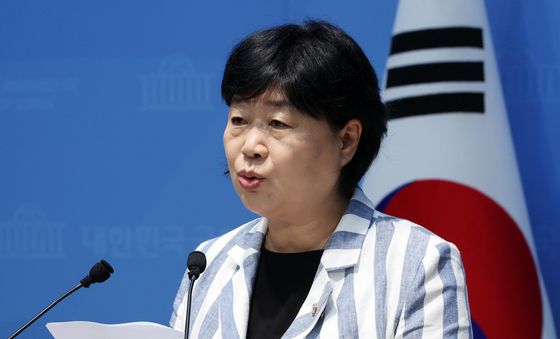 법사위 현안관련 기자회견하는 서영교 위원장