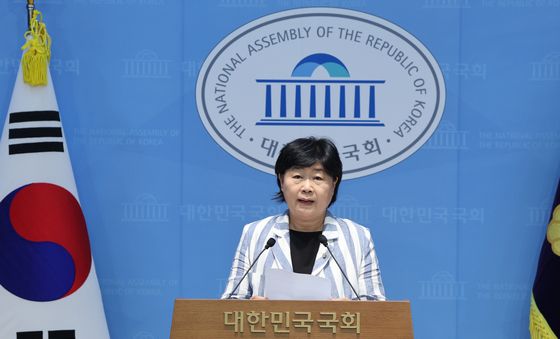 법사위 현안관련 기자회견하는 서영교 위원장