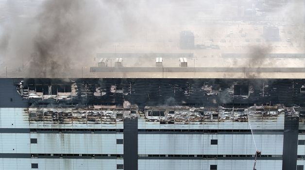 30시간째 타는 인천 쿠팡 물류센터…소방 "밤 11시까지 불길 잡겠다"