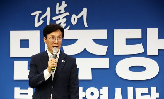 발언하는 김민석 전 총리