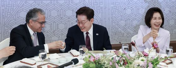 건배하는 이재명 대통령