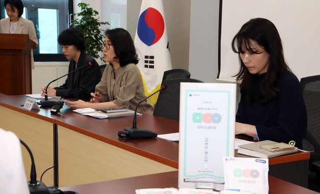공공생리대 수동지급기 공개 시연