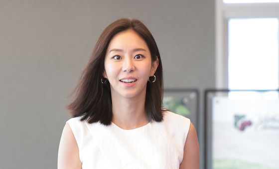 유이, 자체발광