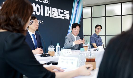청년일자리도약장려금 청년·기업 간담회 하는 김영훈 장관