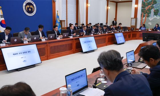 수석보좌관회의 주재하는 이재명 대통령