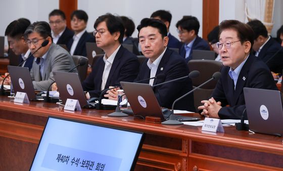 수석보좌관회의 주재하는 이재명 대통령