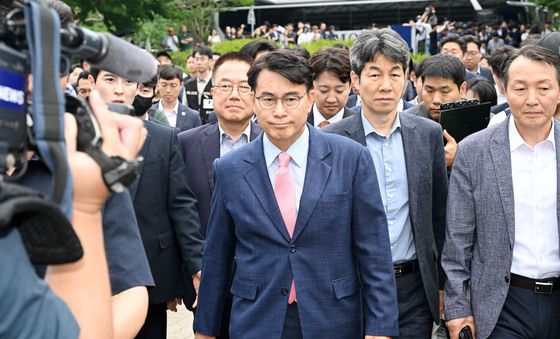 '잠실개표소' 조사 마치고 이동하는 국조특위