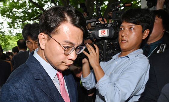 '잠실 개표소' 진입하는 윤상현 국조특위 위원장