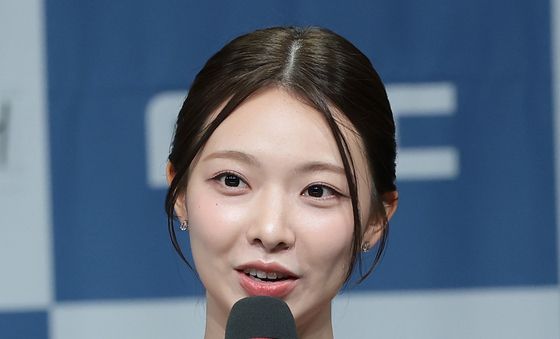 인사말 하는 박솔라