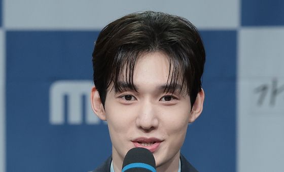 인사말 하는 성이언