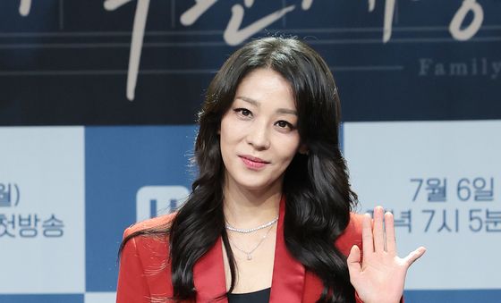 한고은, 매혹적인 눈빛