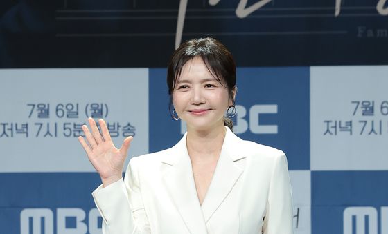 임지은, 빛나는 손 인사