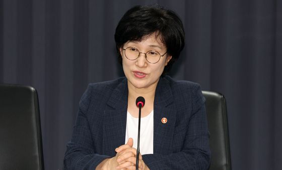 발언하는 원민경 장관