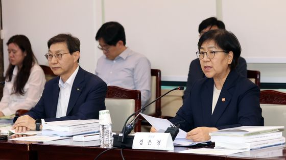 제6차 국민연금기금운용위원회 모두 발언하는 정은경 장관