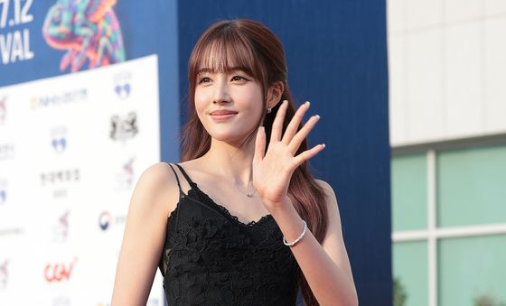 부천국제판타스틱영화제 찾은 스테이씨 윤