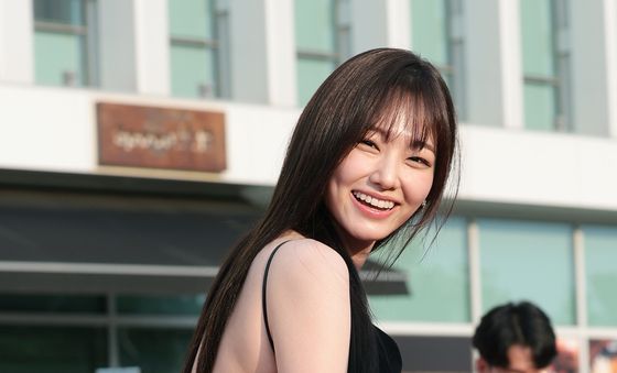 강미나, 시원한 미소