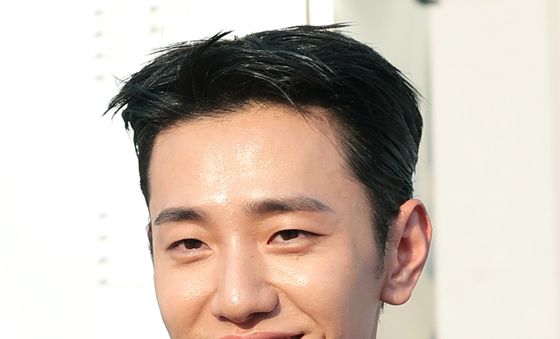 남윤수, 햇살 보조개 미소