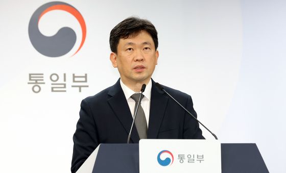 정례브리핑하는 윤민호 통일부 대변인