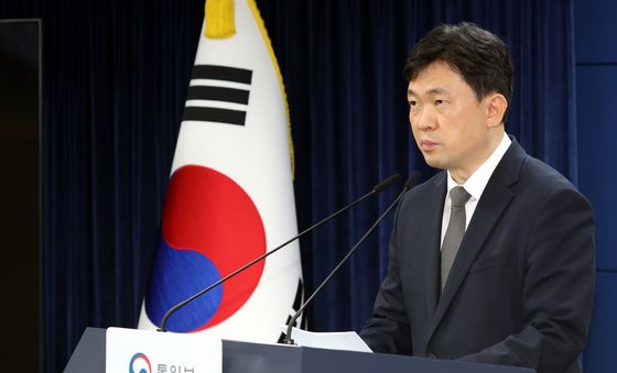 브리핑하는 윤민호 통일부 대변인