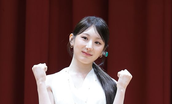 이채연 '오우학' 대박