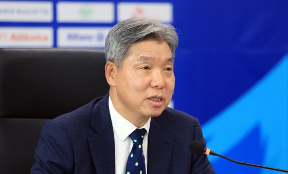 모두발언하는 이영진 위원장